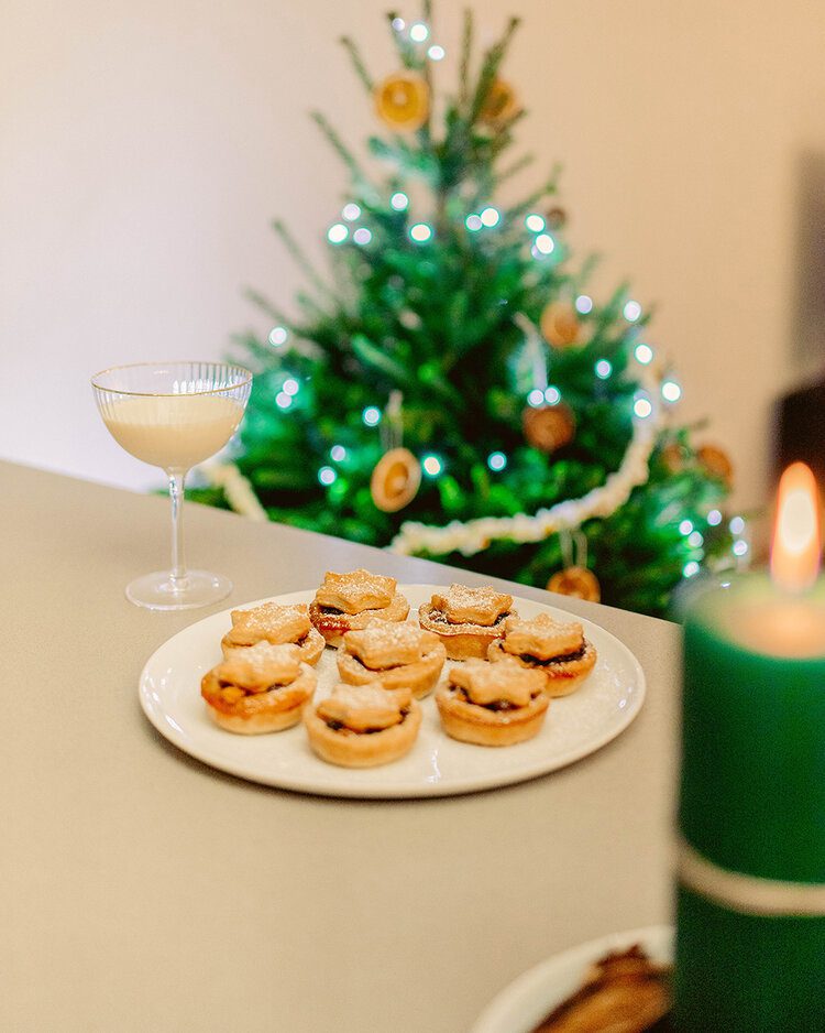 PFHPostcardsfromHawaiiBritishEnglishmincepiesbakingrecipeChristmasnosuetvegandairyfreeandglutenfree