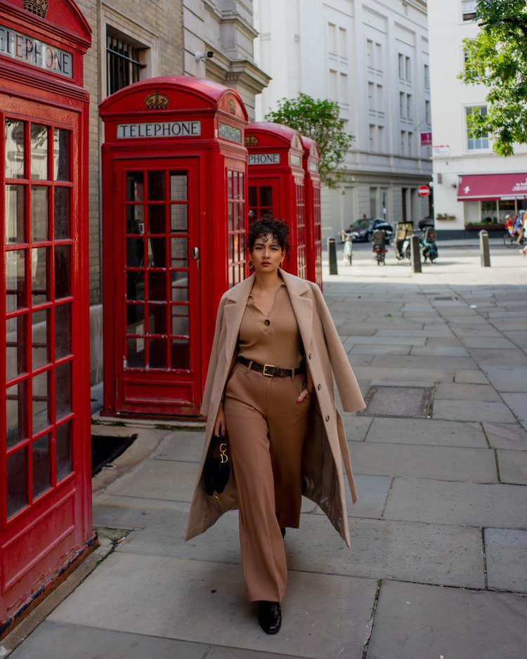 Postcards From Hawaii Travel Lifestyle Blog Gabriella Wisdom BEST RED PHONE BOX LOCATIONS IN LONDON FOR PHOTOS London telephone booth London phone booth red telephone booth London red telephone box London phone box