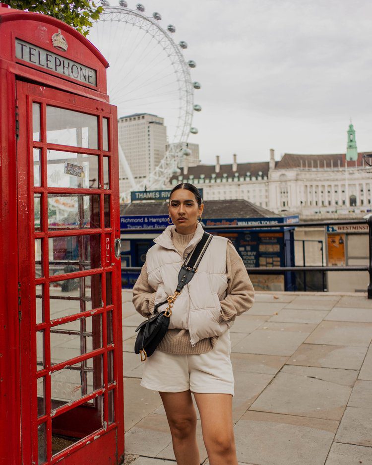 Postcards From Hawaii Travel Lifestyle Blog Gabriella Wisdom BEST RED PHONE BOX LOCATIONS IN LONDON FOR PHOTOS London telephone booth London phone booth red telephone booth London red telephone box London phone box