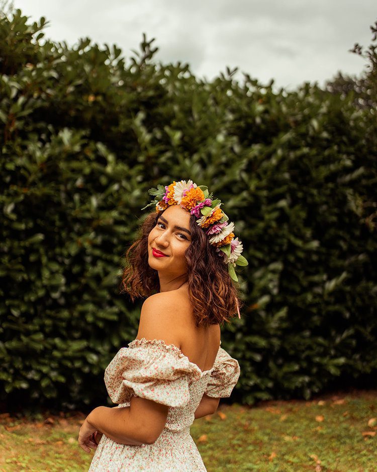 Postcards from Hawaii Travel & Lifestyle blog How to make a haku lei lei polo Hawaiian flower crown, DIY flower crown tutorial, how to make a flower crown, how to make a head lei po’o