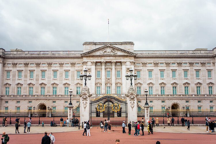 PostcardsfromHawaiiPFH6royallandmarksinLondontovisitBuckinghamPalace